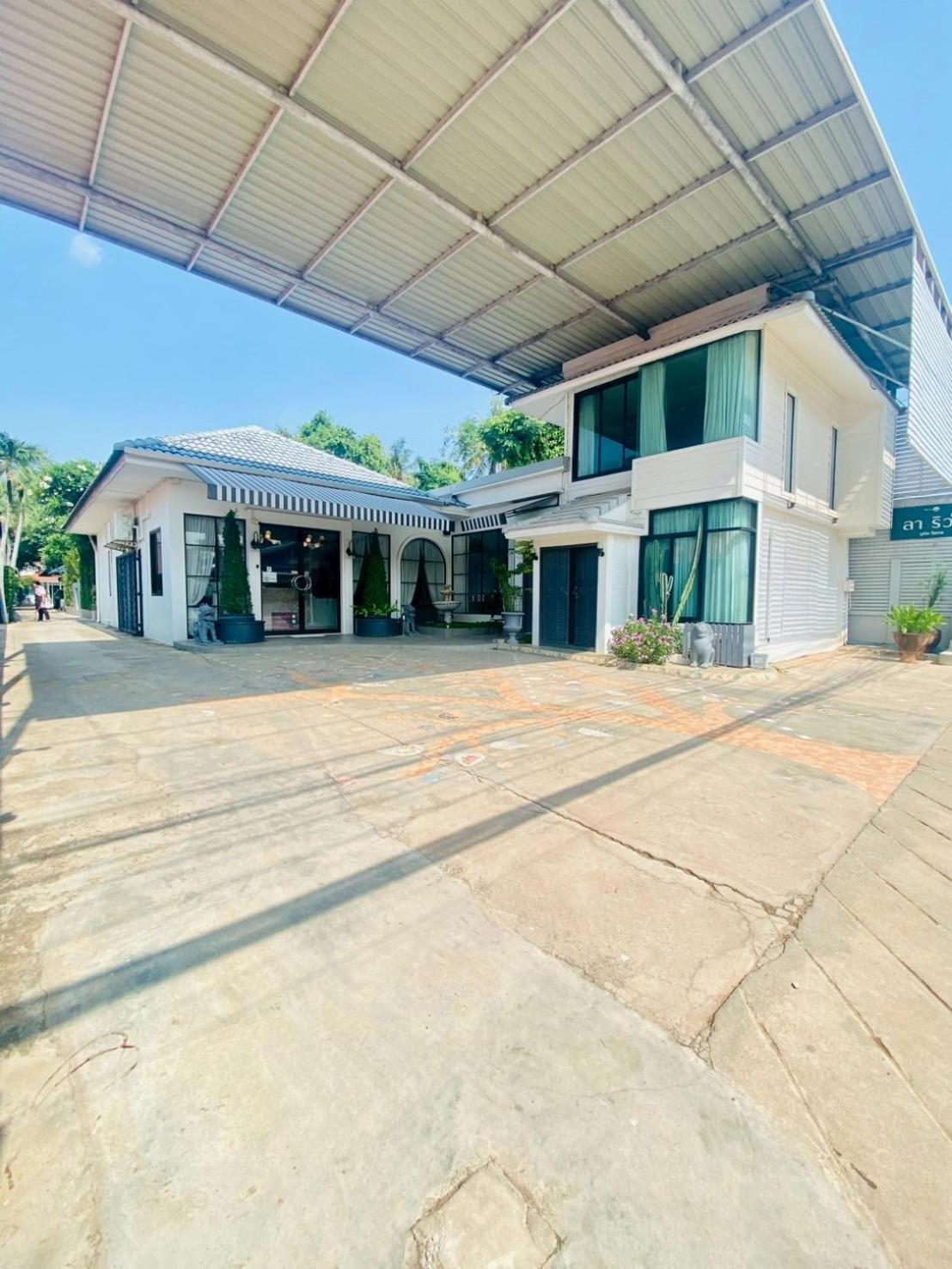 La Riva Boutique Tempat peranginan