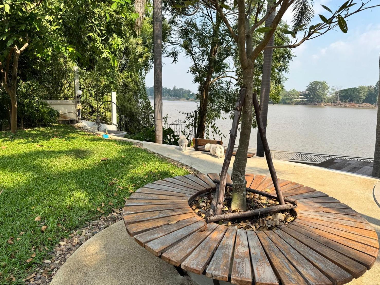 La Riva Boutique Kamphaeng Phet
